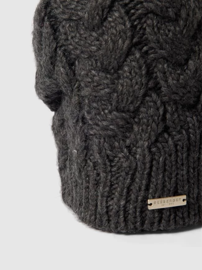 Seeberger Beanie Mit Zopfmuster Modell 'Beanie Mit Zopfstrickmuster' - Mittelgrau 2 Seeberger Beanie Mit Zopfmuster Modell 'Beanie Mit Zopfstrickmuster' - Mittelgrau – Bild 2