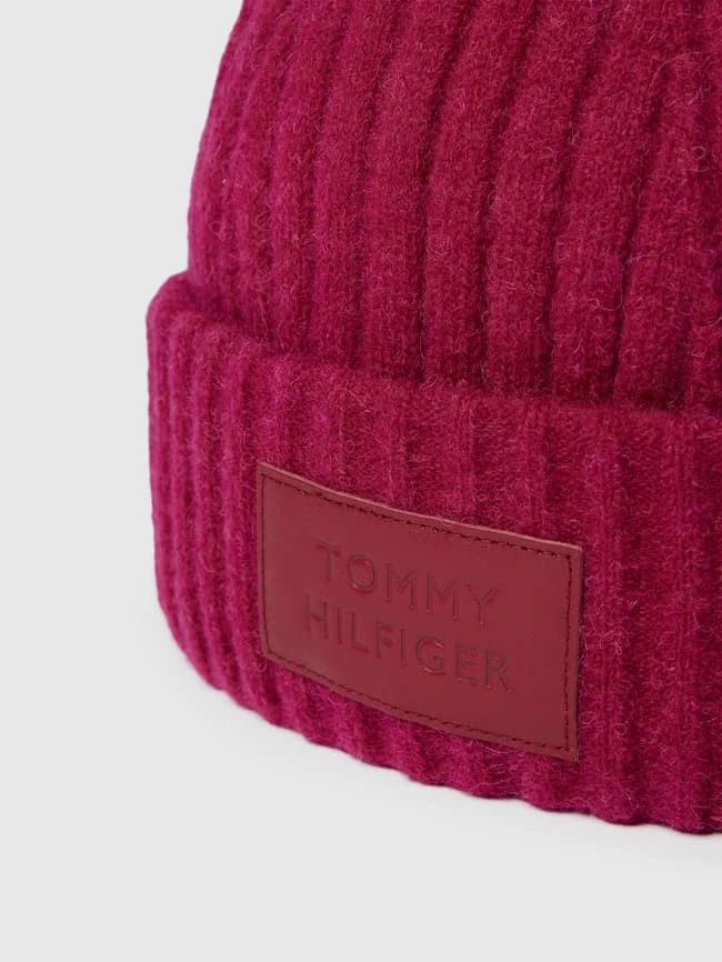 Tommy Hilfiger Beanie Mit Label-Patch Modell 'TOMMY MODERN' - Bordeaux Rot 2 Tommy Hilfiger Beanie Mit Label-Patch Modell 'TOMMY MODERN' - Bordeaux Rot – Bild 2