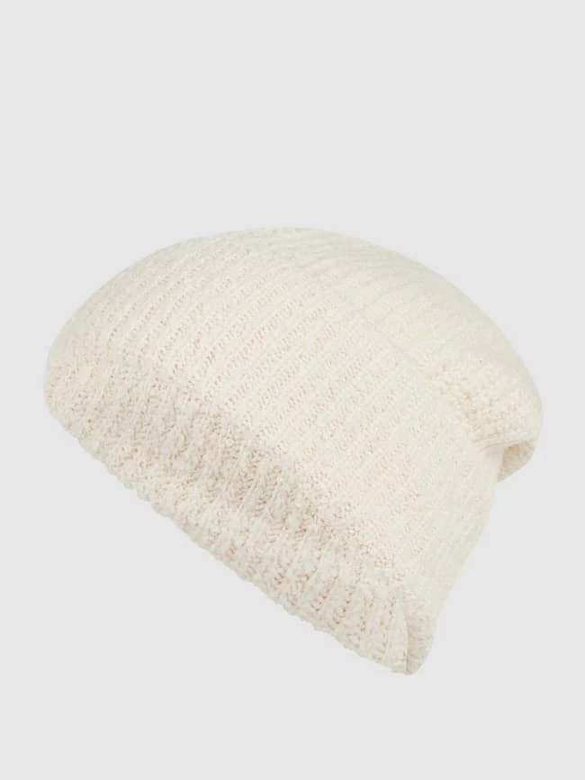 Karo Kauer Beanie Mit Rippenstruktur - Offwhite 1 Karo Kauer Beanie Mit Rippenstruktur - Offwhite